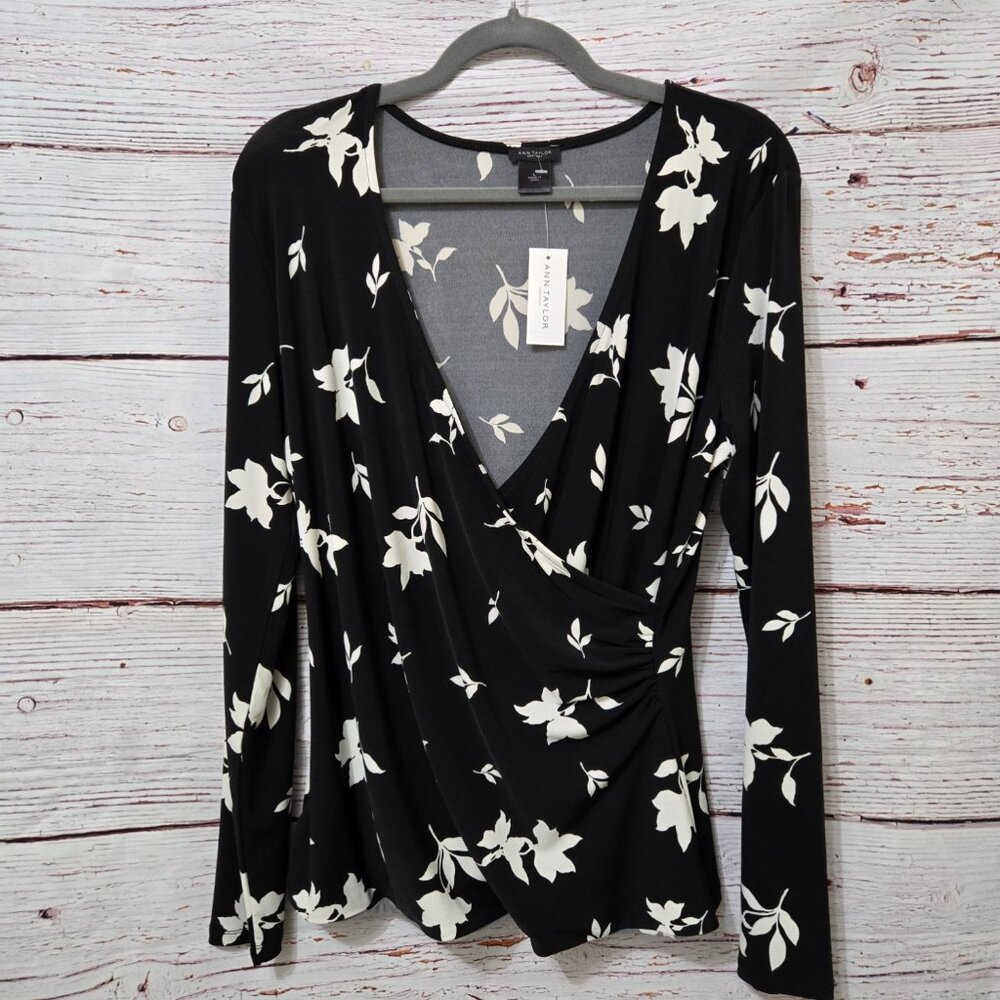 Ann Taylor Factory Black & White Floral Faux Wrap Top – Size L – NWT